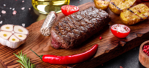 Ribeye steak with potatoes, onions and cherry tomatoes