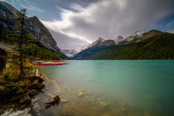 Lake Louise, Banff, Alberta Kanada travel destination with turquoise water