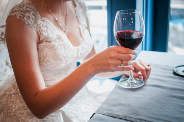 Glass with wred wine in the girls hand