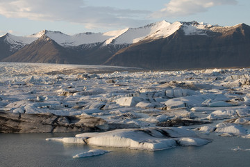 Lago glaciar de Jökulsárlón de Islandia
