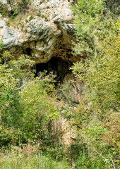 Abri sous roche de la Colombière à Neuville-sur-Ain, France