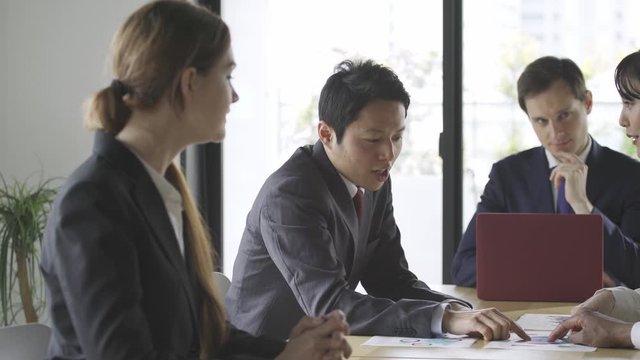ビジネスイメージ　会議