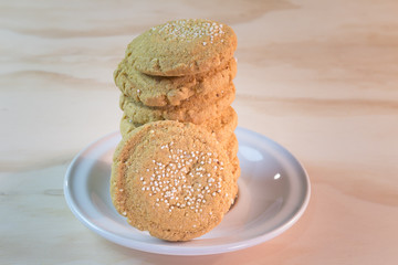 amaranth cookies with wooden bottom