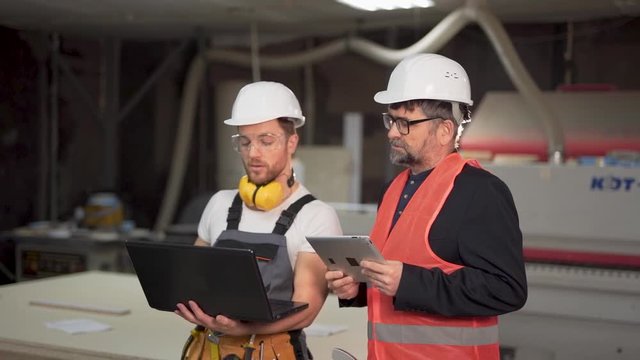 production customer speaks with the contractor