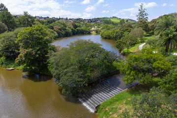 Fototapeta premium Vista do alto capela do lago em Itu, São Paulo, Brasil