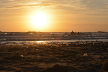 Naklejka premium sea . sunset . summer . wave . reizen . travele