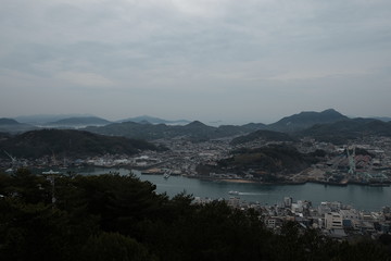 Fototapeta na wymiar Japanese port town seen from the observatory and cable car