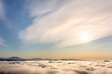 日本・北海道東部の国立公園、屈斜路湖の雲海
