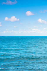 Obraz premium sea and sky. calm seascape with clouds on the evening sky. blue dreamy vacation background