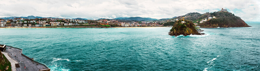 Fototapeta na wymiar Panorama of San Sebastian bay in Basque Country, Spain