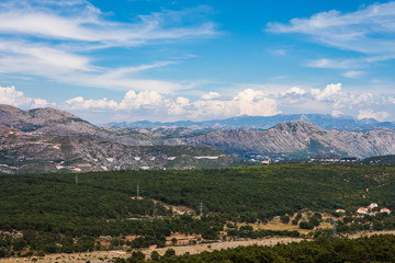 Fototapeta na wymiar Croatian landscape with mountainpeaks