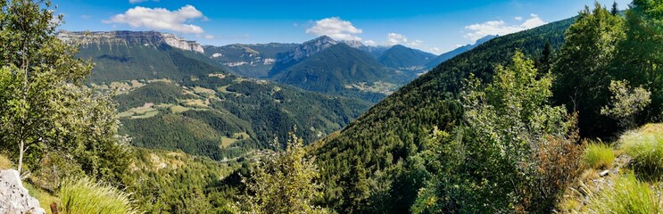 Fototapeta na wymiar Paysage de Savoie, le roc de Gleisin, Savoie, France