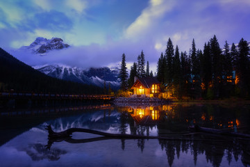 Emerald Lake Banff, Alberta Kanada travel destination in night