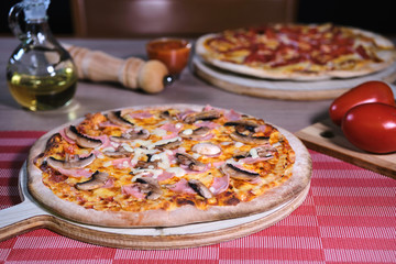 pizza with ham and cheese