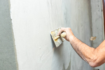 operaio edile al lavoro