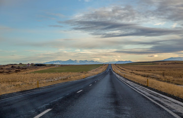 Fototapeta na wymiar road Icelandic landscape