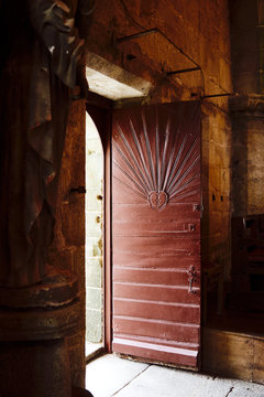 Porte ancienne dans la p&eacute;nombre .