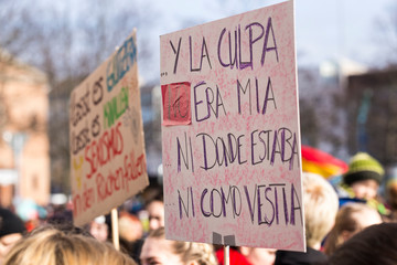 Makeshift protest sign in Spanish that reads: “and it wasn't my fault where I was, or how I was...