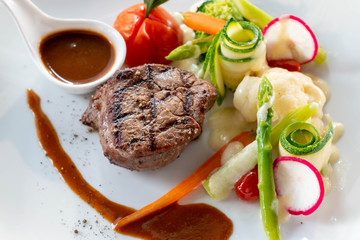  beef steak and vegetables wiht sauce