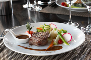  beef steak and vegetables wiht sauce