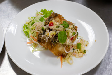 A fried fish with sauce