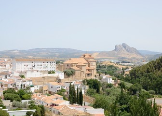 Obraz premium The Lovers Rock seen from Antequera city, Spain