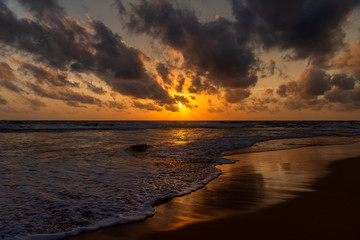 Fototapeta na wymiar Sunset on the Sri Lanka Beach