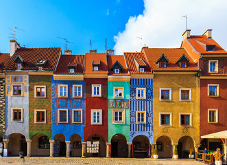 Obraz premium Colorful buildings located on a main square of Poznan City, Poland