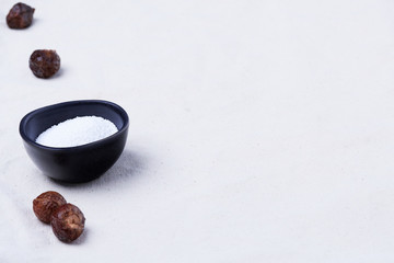 The shells of soapberries (Sapindus saponaria) and soda percarbonate