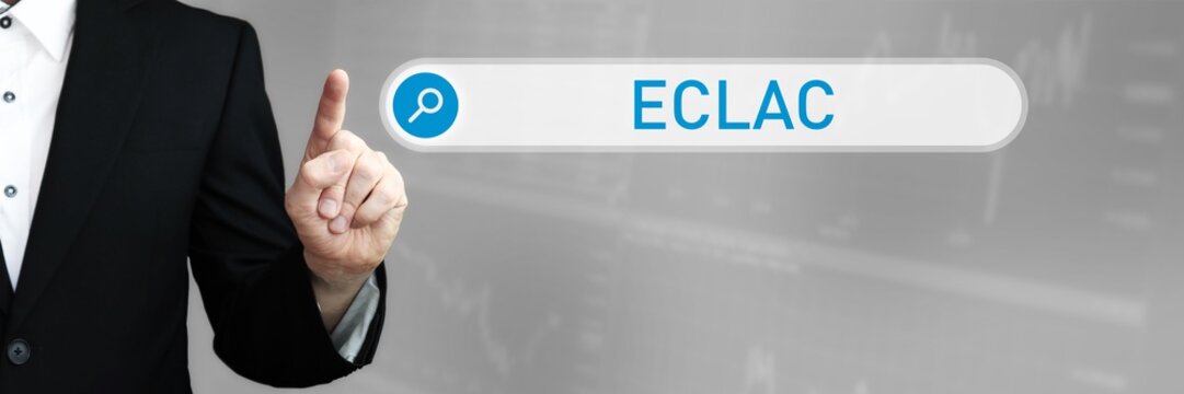 ECLAC. Mann im Anzug zeigt mit dem Finger auf ein Suchfeld. Das Wort ECLAC steht in der Suche. Symbol für Business, Finanzen, Statistik, Analyse, Wirtschaft