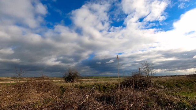 Zeitraffervideo eines Wetterwechsels von sonnig zu regnerisch