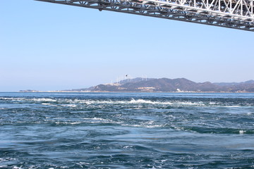 Fototapeta na wymiar whirling current in the Naruto Strait, shooting from a boat 鳴門海峡の渦潮