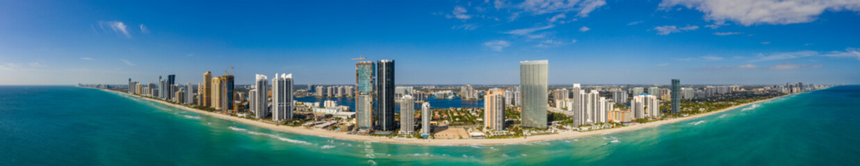 Obraz premium Best aerial panorama Miami Sunny Isles Beach Florida coastline