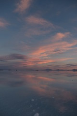ウユニ塩湖の夕暮れ
