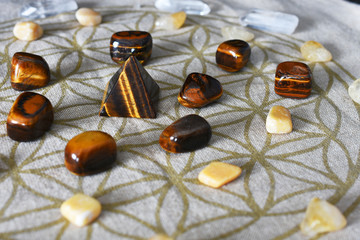 Crystal Prosperity Grid