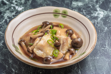 白身魚のキノコ餡かけ