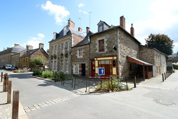 Fototapeta na wymiar Fougères - Échoppe devant le Château Fort