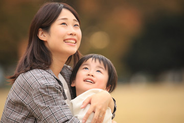 Fototapeta premium 遊ぶ親子