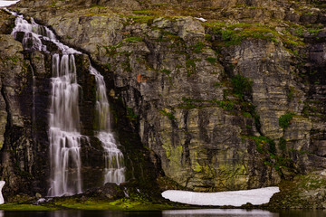 Obraz premium Mountain lake waterfall Flotvatnet Norway