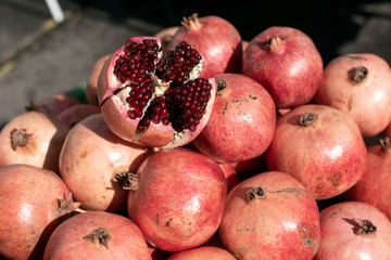 pomegranates on the market, in wien, viena, österrike, Austria