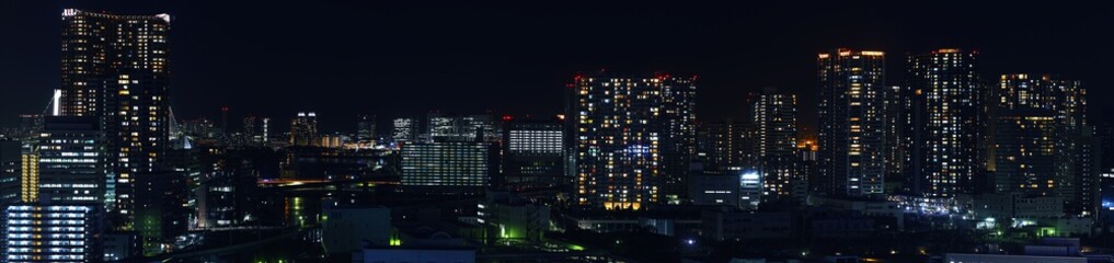東京の美しいビル群の夜景