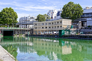 Fototapeta na wymiar Canal Saint Martin in paris