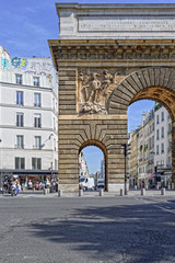 Fototapeta na wymiar Porte Saint Martin in paris