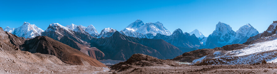 Blick vom Renjo La auf den Everest Peak und die Himalaya-Berge wie Nuptse, Lhotse, Hungchi, Kangchung, Chumbu, Pumori, Changtse, Nirekha, Makalu, Cholatse, Taboche und Phari Lapcha, Nepal