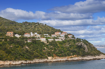 Fototapeta na wymiar Luxury condos on the coastal hillsides of the South of France
