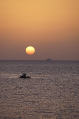 海　夕焼け　船