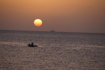 海　夕焼け　船