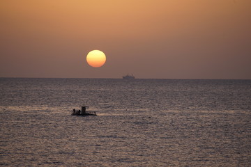 海　夕焼け　船