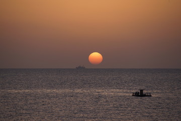 海　夕焼け　船