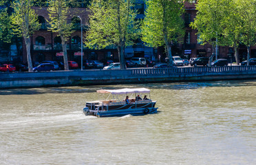 Tourist boat cruising on the Kura River in the centre of Tbilisi in Georgia. © Nikolai Korzhov